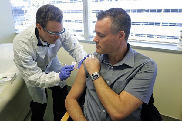 Những người đầu tiên thử nghiệm vaccine ngừa virus corona mới ở Mỹ-2