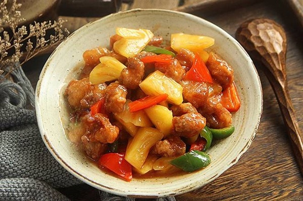 Làm thịt sốt chua ngọt, vợ cho thêm dứa vào, chồng ăn khen không ngớt-7
