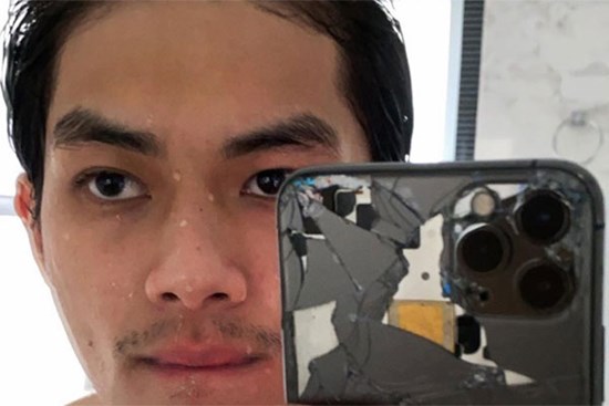 Con trai út tỉ phú Johnathan Hạnh Nguyễn - Hiếu Nguyễn bất ngờ đăng ảnh tiều tuỵ, anh trai lập tức vào