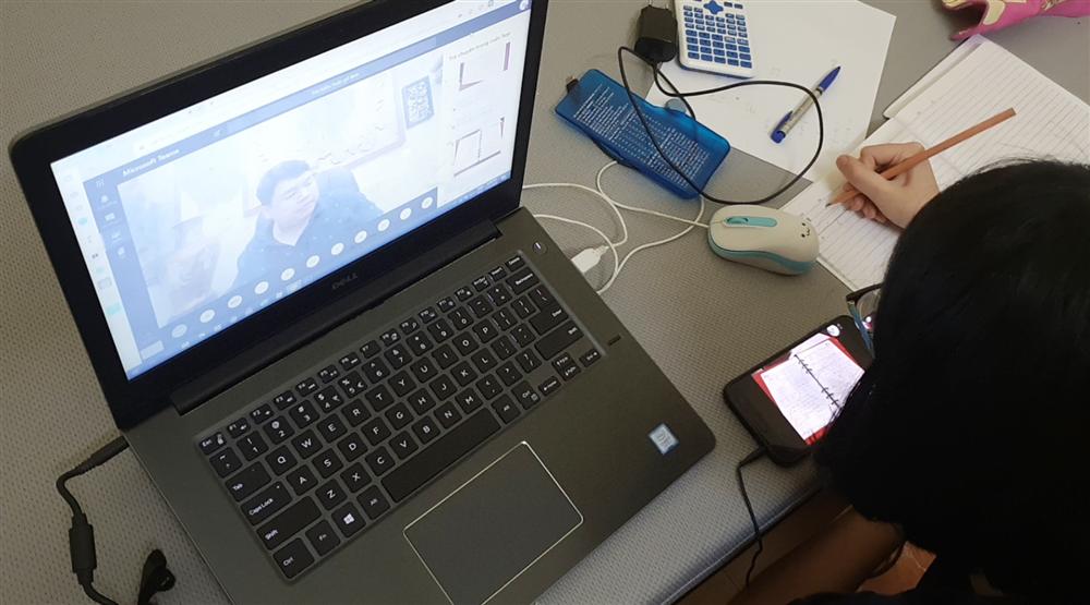 Không muốn học khi đang nghỉ dịch, học sinh kêu gọi nhau vote 1 sao để các App học online sập, người tạo ra App lên tiếng-5