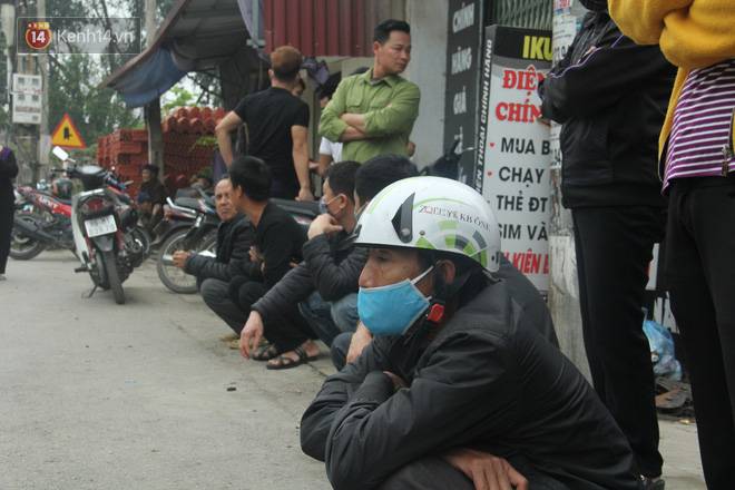 Người cháu nặng lòng kể lại giây phút bất lực nhìn gia đình chú ruột chìm trong biển lửa: Nửa đêm tôi bơi qua hồ nước, lấy xà beng phá cửa nhưng...-5