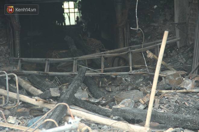 Người cháu nặng lòng kể lại giây phút bất lực nhìn gia đình chú ruột chìm trong biển lửa: Nửa đêm tôi bơi qua hồ nước, lấy xà beng phá cửa nhưng...-10