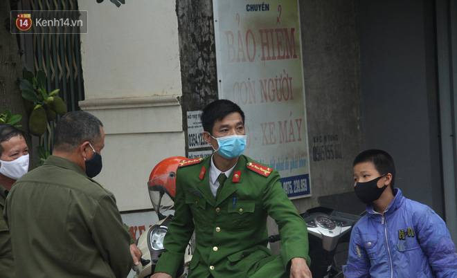 Người cháu nặng lòng kể lại giây phút bất lực nhìn gia đình chú ruột chìm trong biển lửa: Nửa đêm tôi bơi qua hồ nước, lấy xà beng phá cửa nhưng...-11