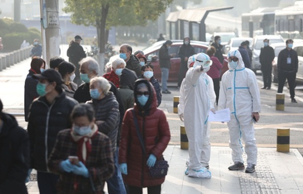 Chia sẻ của người Ý sống tại Vũ Hán lúc này: Cảm giác bị mắc kẹt giữa hai ổ dịch, 1 cũ - 1 mới-3