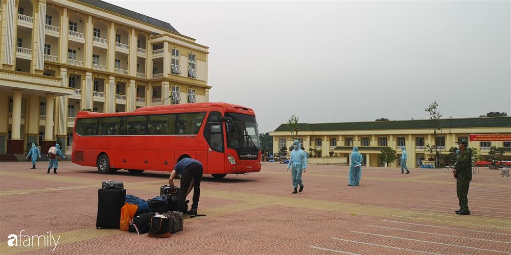 Chàng trai người Anh viết nhật ký cách ly khiến bạn bè quốc tế cám ơn Việt Nam vì sự tử tế hóa ra đã bán hết nhà cửa ở quê nhà để đến Việt Nam làm điều quan trọng nhất đời mình!-2