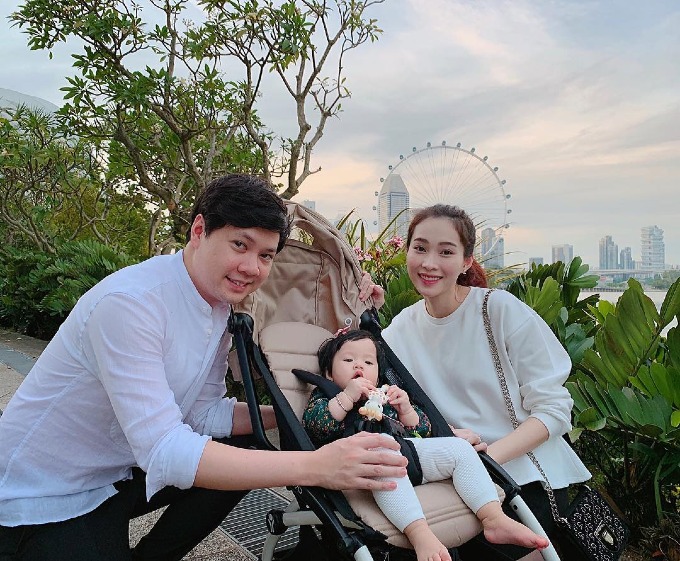 Con gái của Hoa hậu Đặng Thu Thảo: Ngoại hình không phải dạng vừa, chỉ 1 clip ngắn cũng đủ thấy được mẹ dạy dỗ chu đáo như nào-1