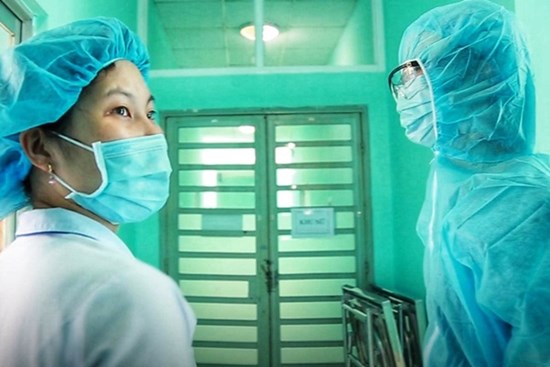 Ngày làm việc của nhân viên y tế ở khu cách ly dịch Covid-19