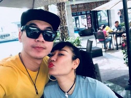 Cùng lấy vợ đại gia lớn tuổi: Trương Nam Thành song hỷ, Quách Ngọc Ngoan ở biệt thự xa hoa-1