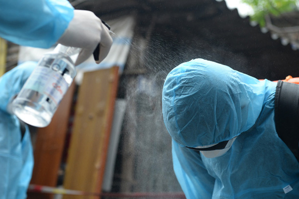 Ông chủ quán cà phê tra tấn cô gái như thời trung cổ vì không chịu kích dục cho khách ở Đồng Nai khai gì?-4