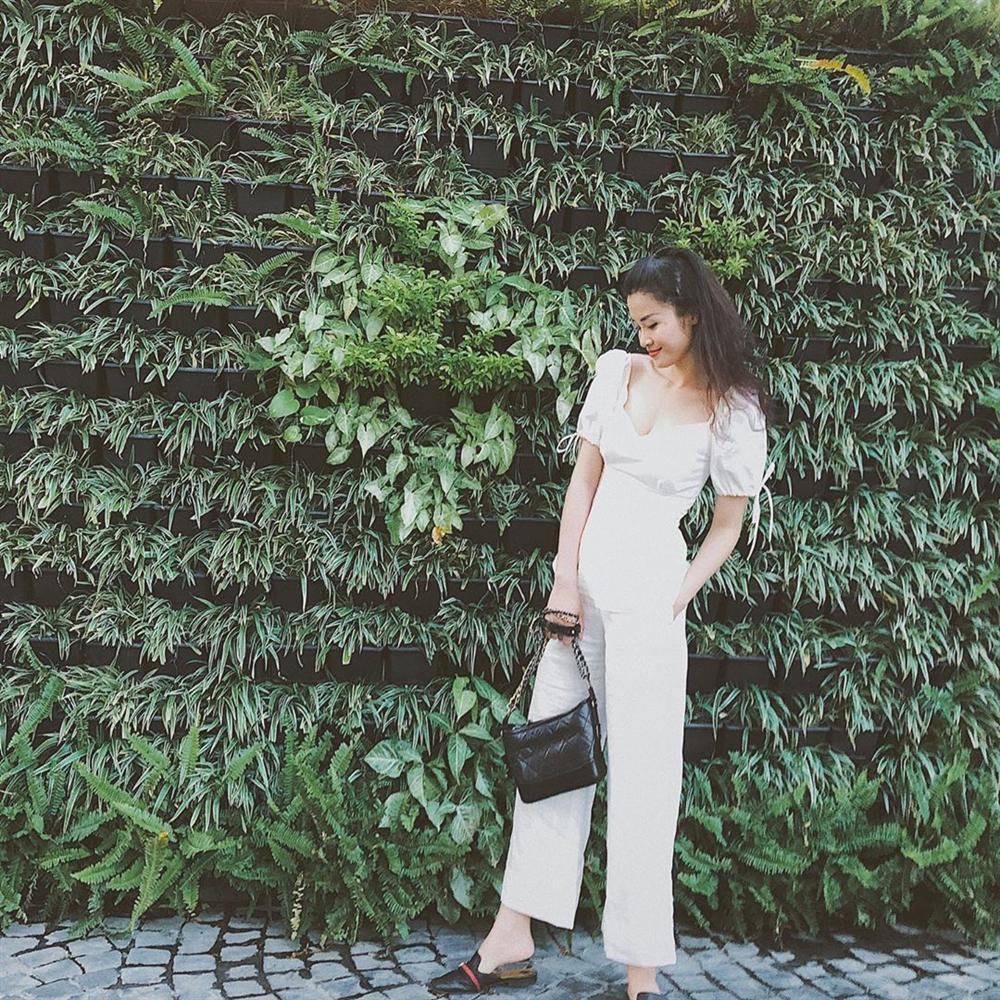 Đông Nhi sở hữu cả loạt túi hiệu đắt đỏ, chiếc nào chiếc nấy diện lên đều sang chảnh ngút ngàn-4