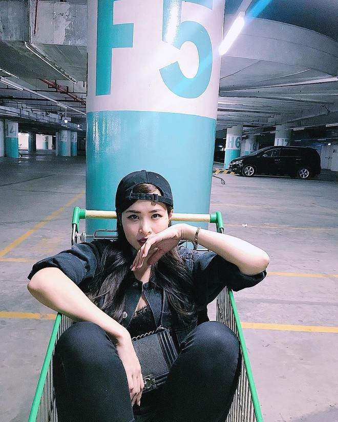 Đông Nhi sở hữu cả loạt túi hiệu đắt đỏ, chiếc nào chiếc nấy diện lên đều sang chảnh ngút ngàn-10