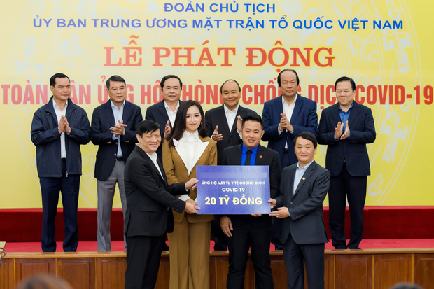Hoa hậu Mai Phương Thuý gặp Thủ tướng Chính phủ, đại diện ủng hộ 20 tỷ đồng phòng chống đại dịch Covid-19-1