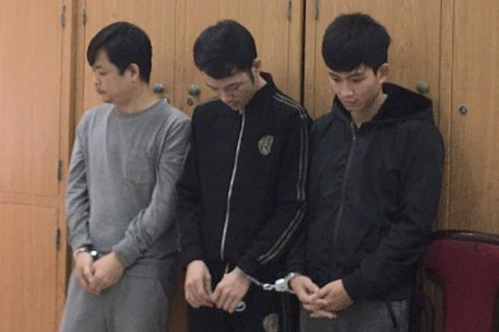 Lắp camera trong khách sạn để tống tiền các đôi-1