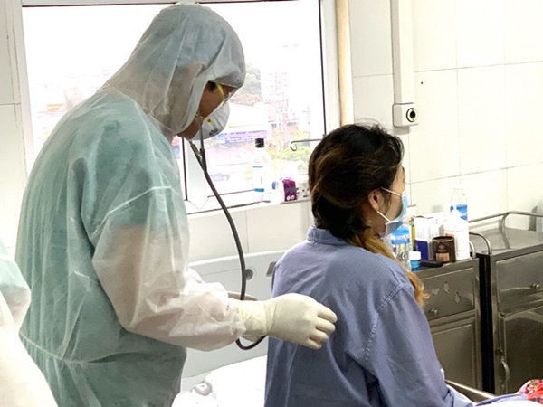 Tận mắt xem bác sĩ điều trị bệnh nhân nhiễm Covid-19 tại Quảng Ninh-3