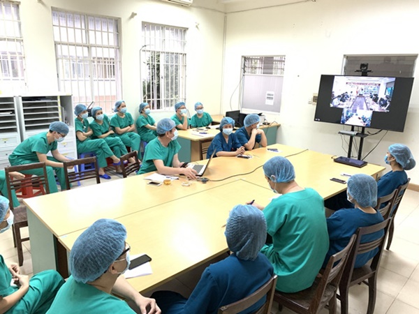 Tận mắt xem bác sĩ điều trị bệnh nhân nhiễm Covid-19 tại Quảng Ninh-8