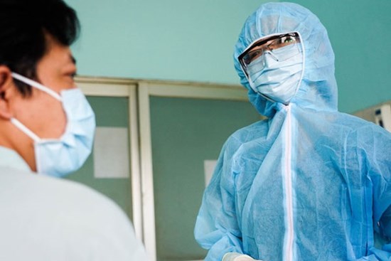Việt Nam có thêm 5 ca mắc Covid-19, 2 du học sinh ở Anh về Hà Nội, 3 người ở TP.HCM