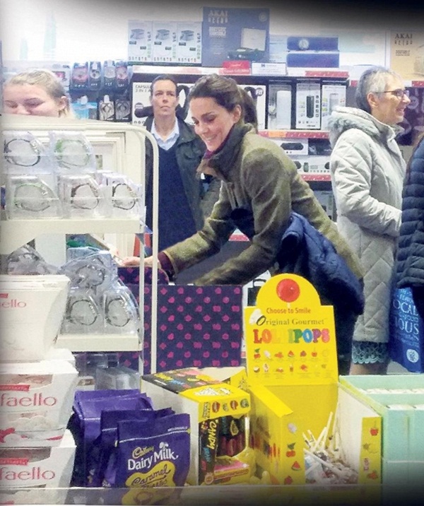 Vợ chồng Meghan Markle mắc kẹt ở Canada, khó quay lại Anh trong khi Công nương Kate đưa 3 con đi sắm đồ tích trữ trong mùa dịch Covid-19-2