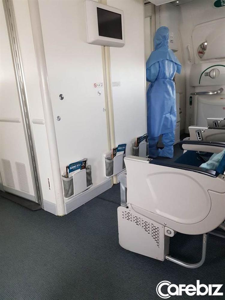 Câu chuyện của hành khách trên chuyến bay cuối cùng rời khỏi châu Âu: Điều quan trọng nhất không phải là bị nhiễm Covid-19 hay không, mà là có về được Việt Nam hay không!-3