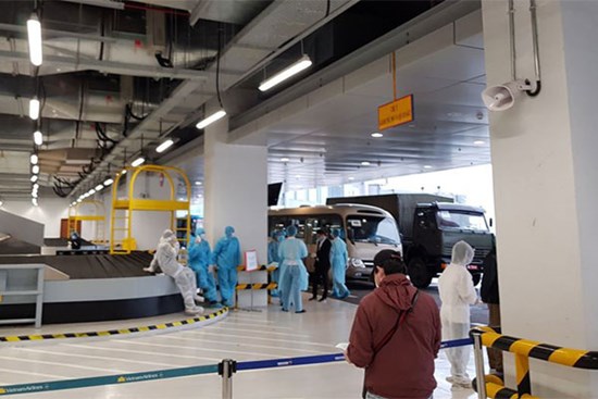 Câu chuyện của hành khách trên chuyến bay cuối cùng rời khỏi châu Âu: Điều quan trọng nhất không phải là bị nhiễm Covid-19 hay không, mà là có về được Việt Nam hay không!