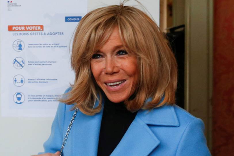 Xuất hiện bên chồng trong thời điểm dịch Covid-19, Đệ nhất phu nhân Pháp gây chú ý khi mặc kín cổng cao tường và lộ gương mặt khác lạ-3