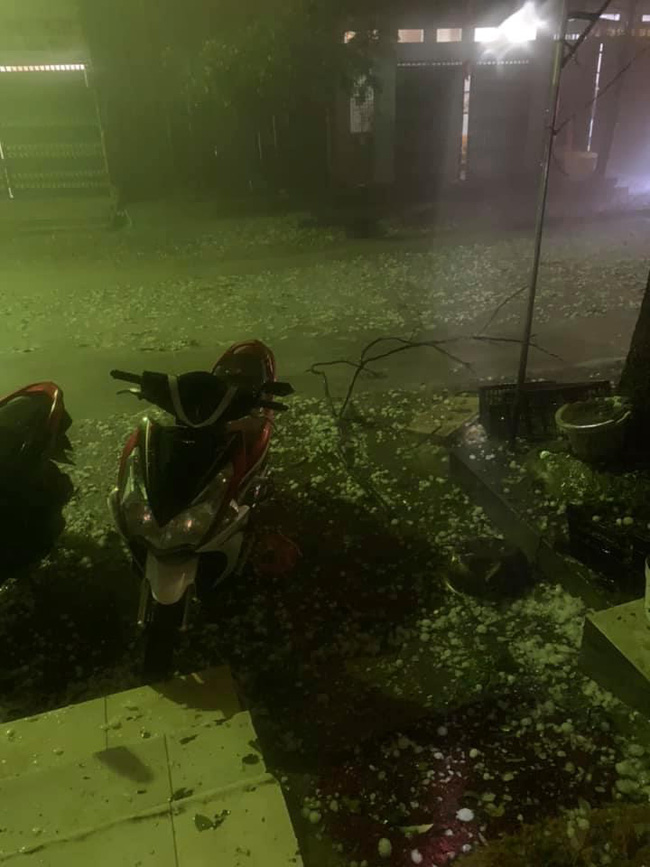 Mưa đá kinh hoàng ở Lai Châu, Lào Cai: Mật độ dày đặc, hạt mưa to như quả trứng gà-4