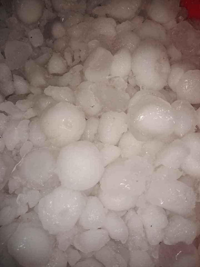 Mưa đá kinh hoàng ở Lai Châu, Lào Cai: Mật độ dày đặc, hạt mưa to như quả trứng gà-5