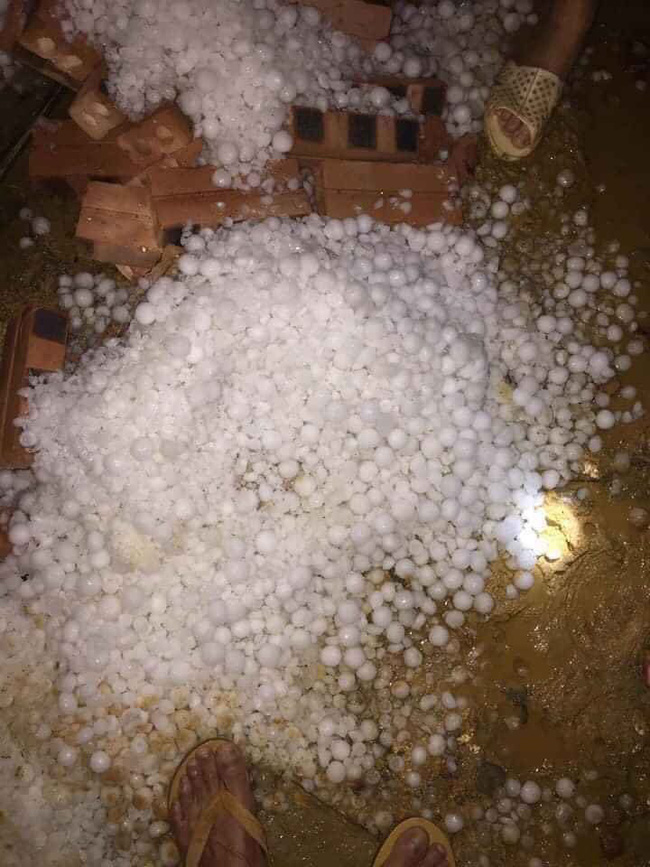 Mưa đá kinh hoàng ở Lai Châu, Lào Cai: Mật độ dày đặc, hạt mưa to như quả trứng gà-7