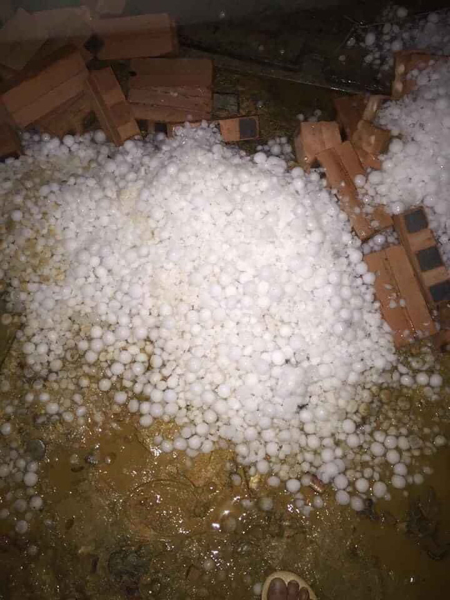 Mưa đá kinh hoàng ở Lai Châu, Lào Cai: Mật độ dày đặc, hạt mưa to như quả trứng gà-8