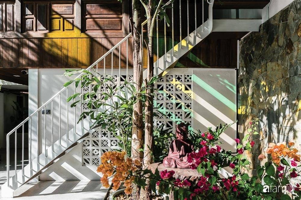 Ngôi nhà gỗ của người con xa quê với thiết kế giống tổ chim đậm chất Bắc Bộ trong lòng Sài Gòn-11