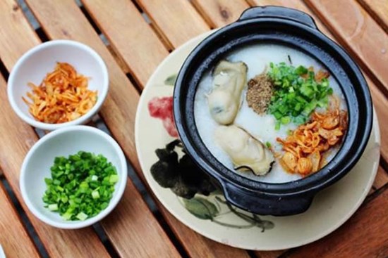 Mẹ đảm chỉ 2 cách nấu cháo hàu đơn giản, giàu dinh dưỡng cho cả nhà ăn sáng