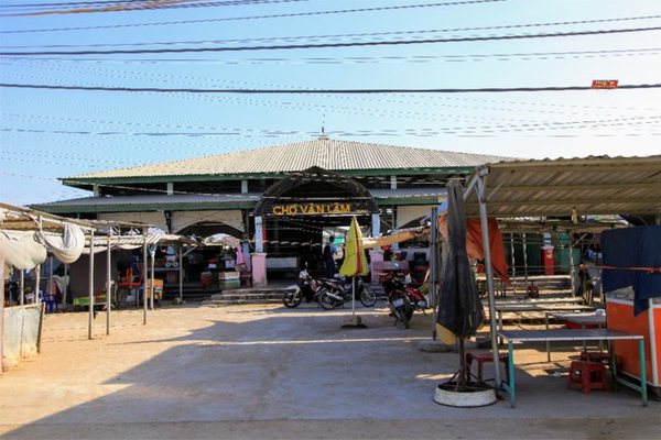 Hồi hương tránh dịch, nhóm hành khách náo loạn sân bay, không chịu cách ly-3