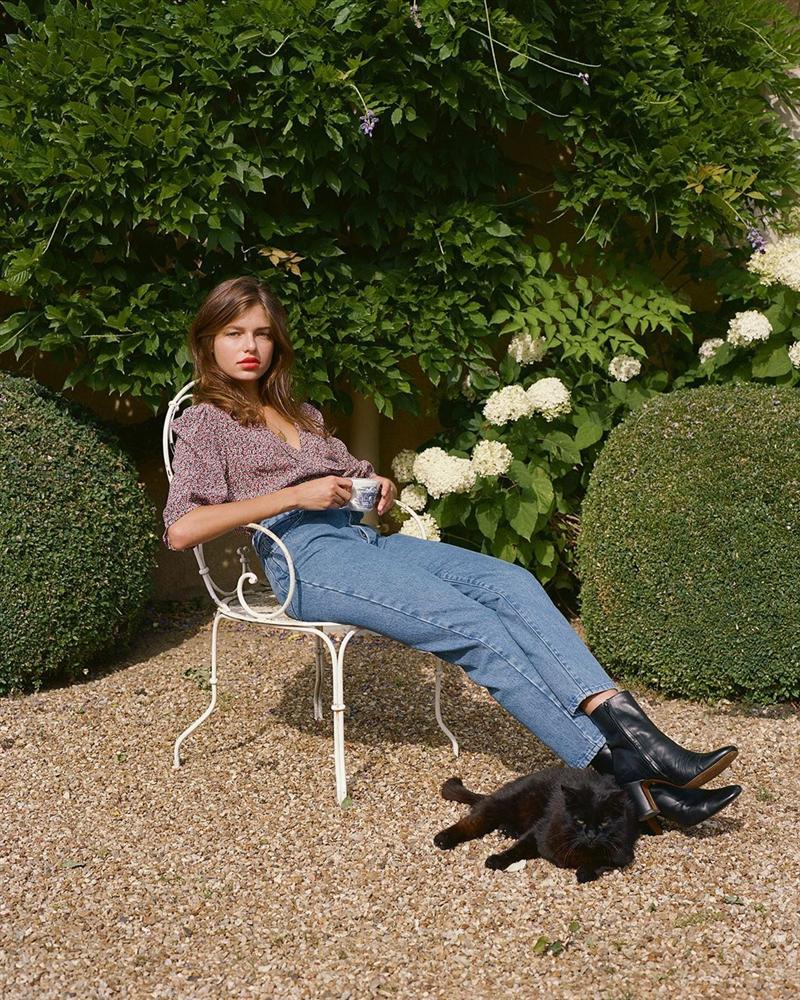 Thực ra phụ nữ Pháp cũng rất điệu, mê mẩn đồ họa tiết hoa và diện theo cách vô cùng sang xịn, tinh tế-8