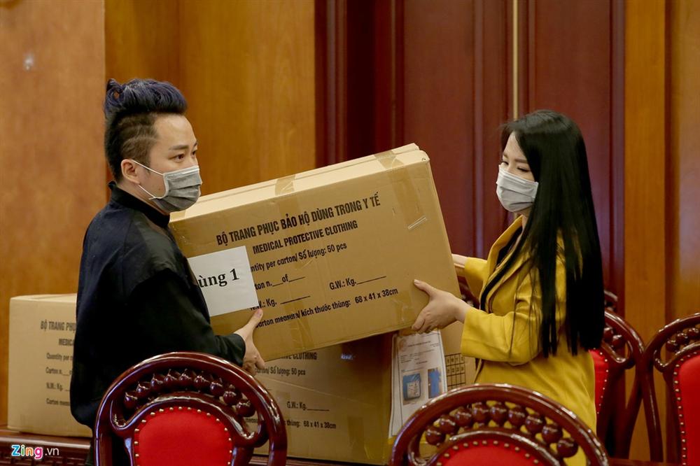 Đông Nhi keo kiệt hay cái nhìn ngược đời về nghệ sĩ?-2