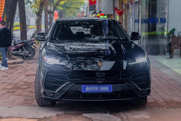 Đại gia Hà Nội chi 22 tỷ tậu Lamborghini Urus màu đen độc nhất Việt Nam-1