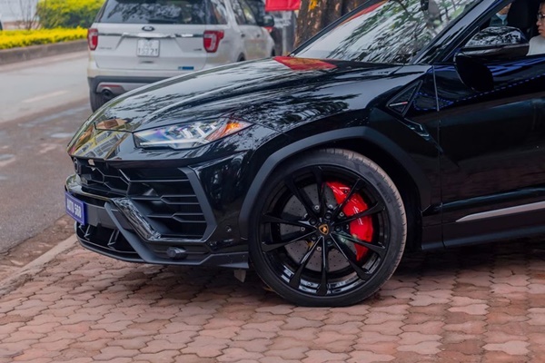 Đại gia Hà Nội chi 22 tỷ tậu Lamborghini Urus màu đen độc nhất Việt Nam-2