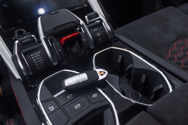 Đại gia Hà Nội chi 22 tỷ tậu Lamborghini Urus màu đen độc nhất Việt Nam-4