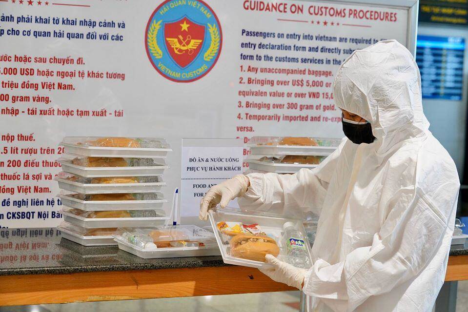 Hồi hương tránh dịch, nhóm hành khách náo loạn sân bay, không chịu cách ly-2