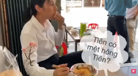 Đằng sau 11 tỷ Thuỷ Tiên huy động đóng góp cứu trợ miền Tây là hình ảnh ăn vội mì khiến bao người xúc động-4