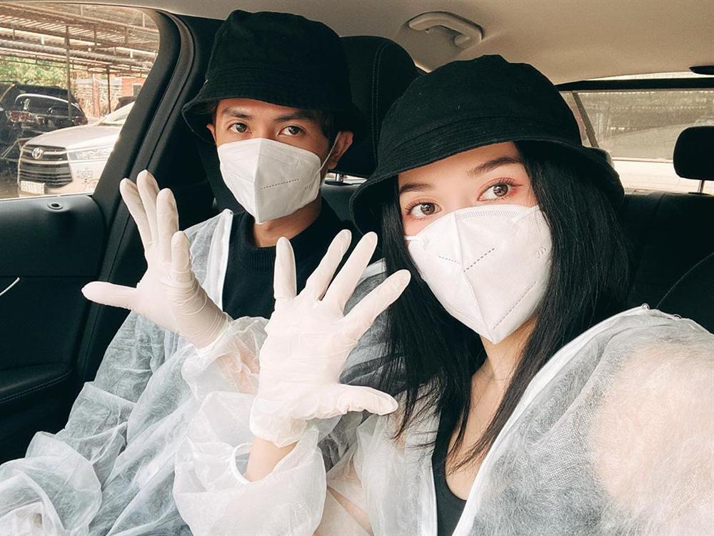 Sao Việt lên đồ giữa dịch Covid-19: Vẫn chất chơi dù luôn kè kè khẩu trang, nhất là Hari Won với combo phòng dịch từ đầu đến chân-3