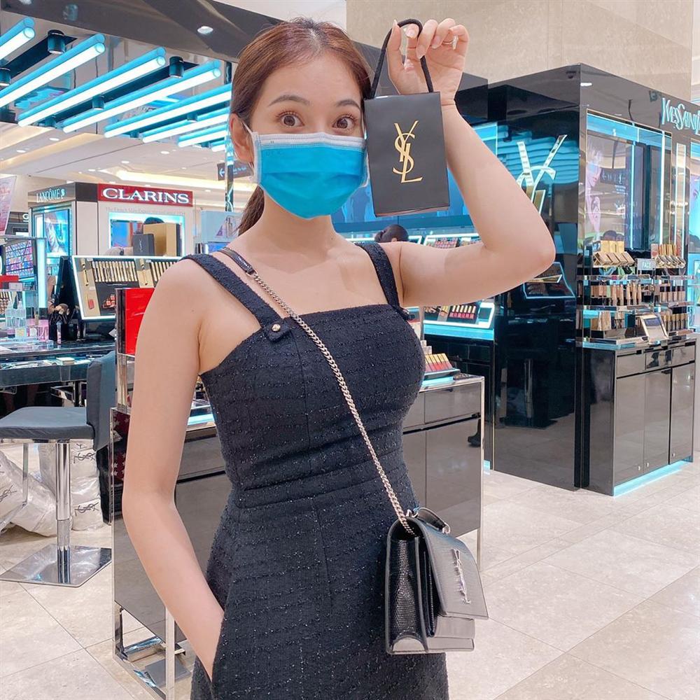 Sao Việt lên đồ giữa dịch Covid-19: Vẫn chất chơi dù luôn kè kè khẩu trang, nhất là Hari Won với combo phòng dịch từ đầu đến chân-12