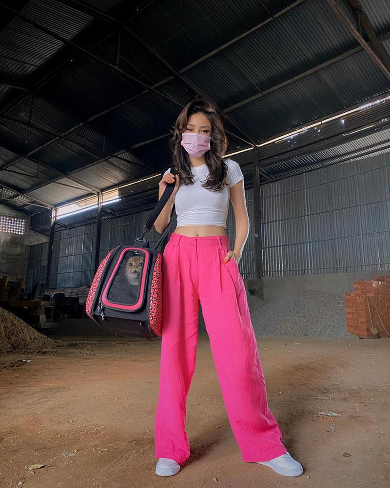 Sao Việt lên đồ giữa dịch Covid-19: Vẫn chất chơi dù luôn kè kè khẩu trang, nhất là Hari Won với combo phòng dịch từ đầu đến chân-4