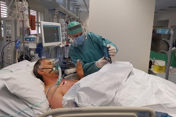 Italy thời Covid-19: Đóng cửa nghĩa trang, thi hài xếp hàng chờ hoả táng-5