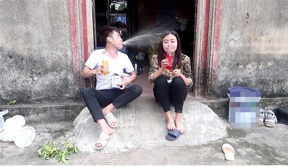 Học đòi theo mẹ và anh trai làm vlog, cô con gái xinh đẹp của bà Tân bị bóc phốt gian dối khán giả-4