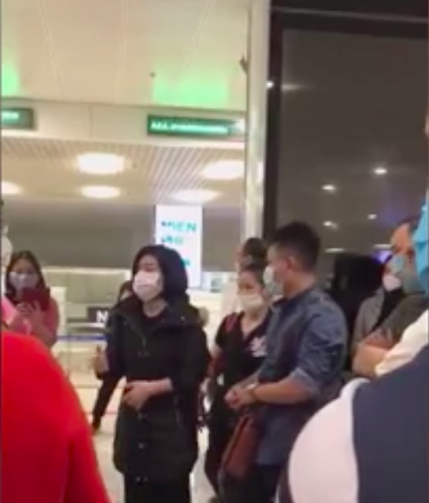 Đại diện sân bay Nội Bài lên tiếng về vụ việc nhóm hành khách gây ồn ào, đòi tự cách ly-1