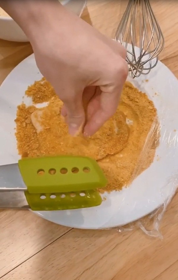 Sau bánh mì tổ dân phố, Đức Phúc làm Hòa Minzy, Erik khoái chí với món sang hơn-5