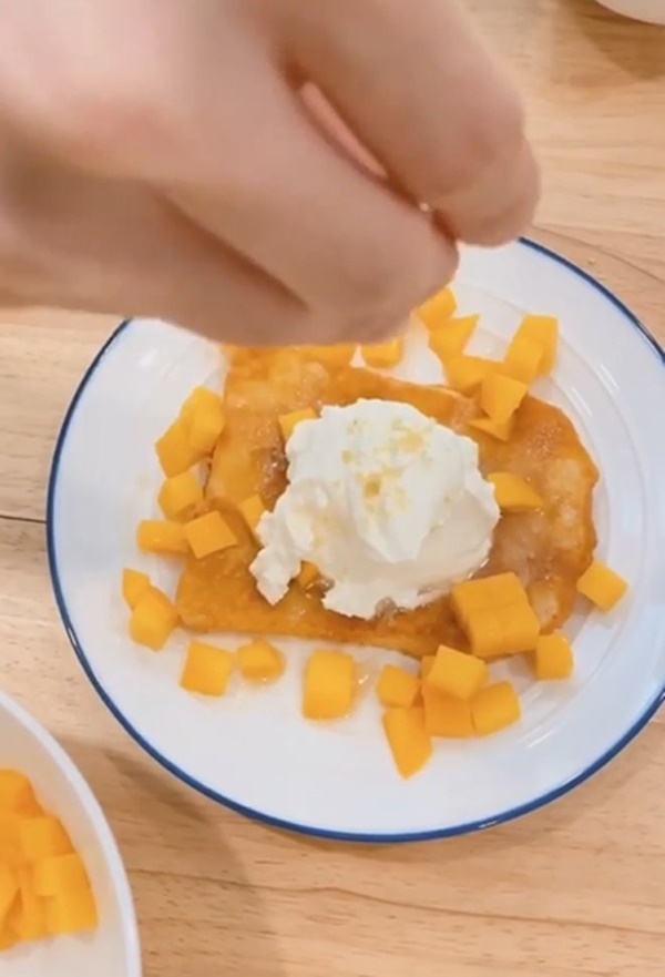 Sau bánh mì tổ dân phố, Đức Phúc làm Hòa Minzy, Erik khoái chí với món sang hơn-9