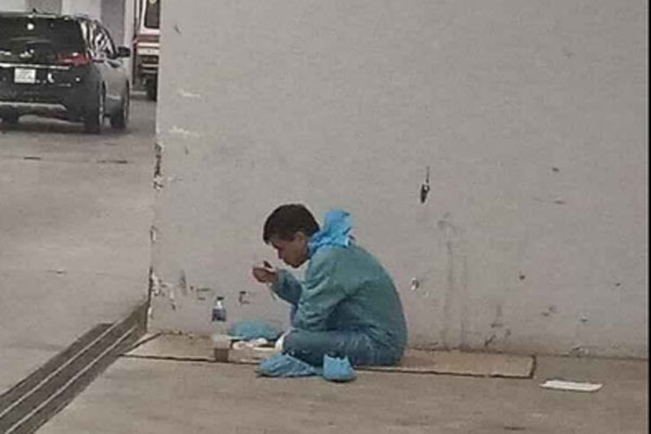 Quá chán khi phải cách ly tại nhà, anh chàng ngồi tách 3 loại hạt trong gói bột cà phê khiến dân mạng lần đầu mở rộng tầm mắt-2