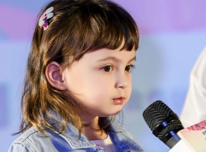 Con gái của nữ diễn viên nổi tiếng bị trường Mẫu giáo đuổi học, nhìn cách dạy dỗ của người mẹ, công chúng không một ai bênh vực-2