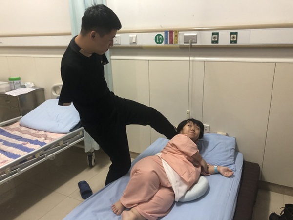 Chuyện tình đôi đũa lệch: Cách nhau 10 tuổi và chênh lệch chiều cao 70cm nhưng vẫn quyết định gắn bó phần đời còn lại cùng nhau-4