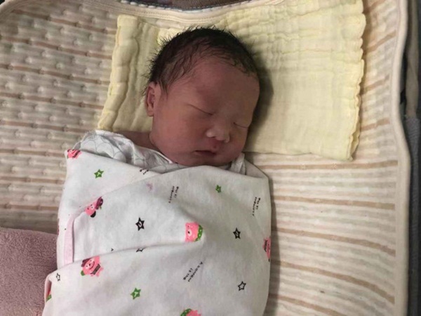 Chuyện tình đôi đũa lệch: Cách nhau 10 tuổi và chênh lệch chiều cao 70cm nhưng vẫn quyết định gắn bó phần đời còn lại cùng nhau-5